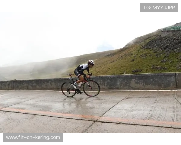 自行车爬坡段出现令人窒息的冲刺