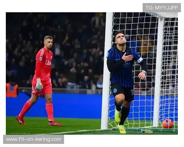 国米劳塔罗倒地铲射再入世界级进球——点亮夜空的瞬间 国米劳塔罗倒地铲射再入世界级进球——点亮夜空的瞬间